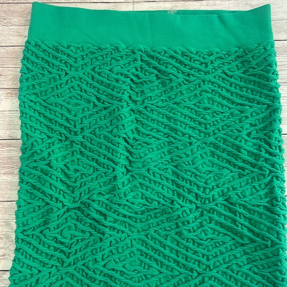 Bebe Green DIAMOND TEXTURED JUPE TEXTURE DIAMANT Bodycon Mini Skirt - Picture 2 of 4